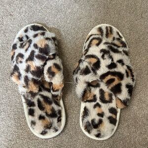 Fadivo New York Cheetah Faux Fur Slippers Size S